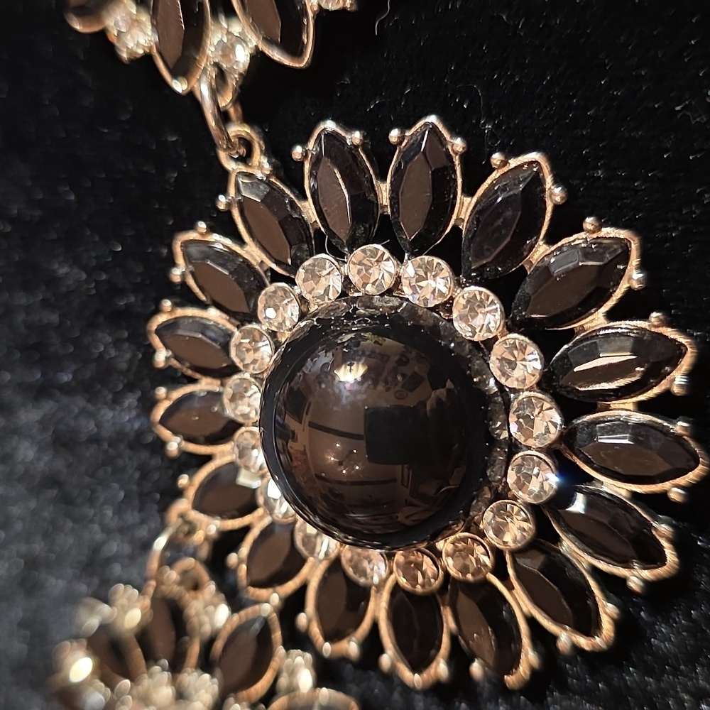 Joe Fresh Black and Silver Floral Necklace and Bonus bracelet 🌞